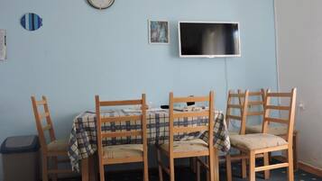 Apartment (A4) | Dining