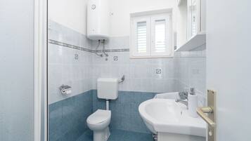 Apartment (A2) | Bathroom | Shower