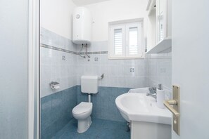 Apartment (A2) | Bathroom | Shower, soap, toilet paper - Apartments Sime (Novalja)