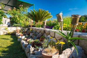 Courtyard - Apartments Anka (Rab)