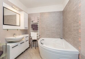 Apartment (A1) | Bathroom - Apartments Ivni (Karlobag)