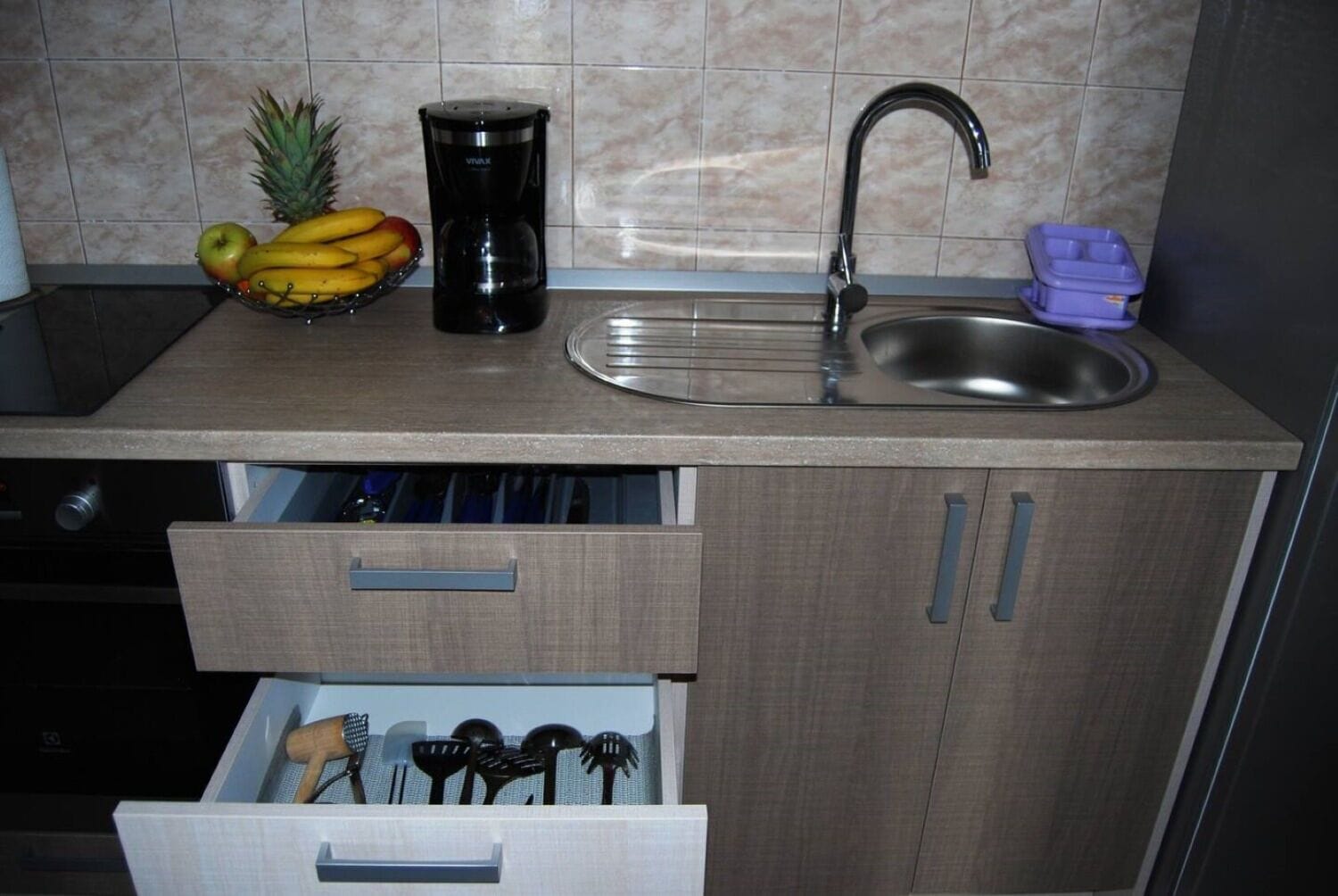 Apartment (A1) | Private kitchen | Fridge, microwave, oven, stovetop