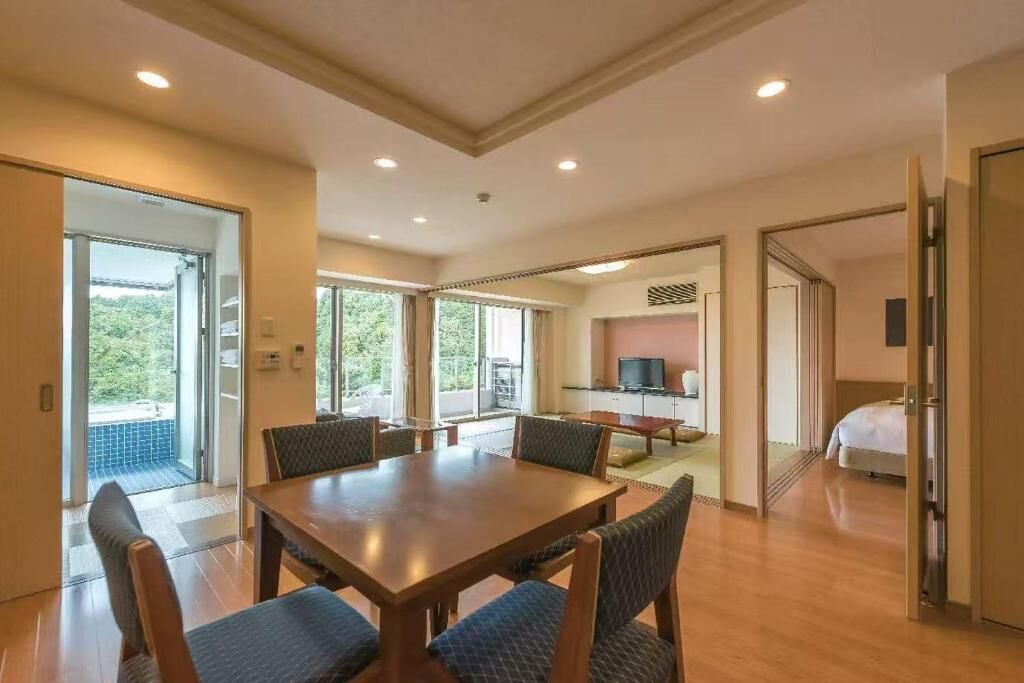 Executive Twin Room, Hill View | Desk, laptop workspace, free WiFi