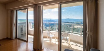 パノラミック スイート バルコニー シティビュー | 部屋からの景観