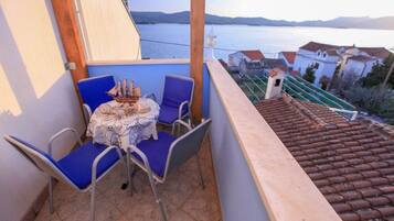 Apartment (A6) | Outdoor dining