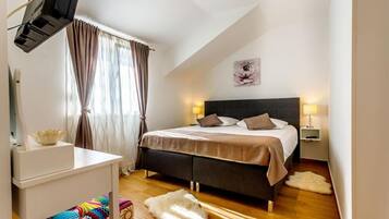 Casa | Una cassaforte in camera, ferro/asse da stiro, Wi-Fi gratuito