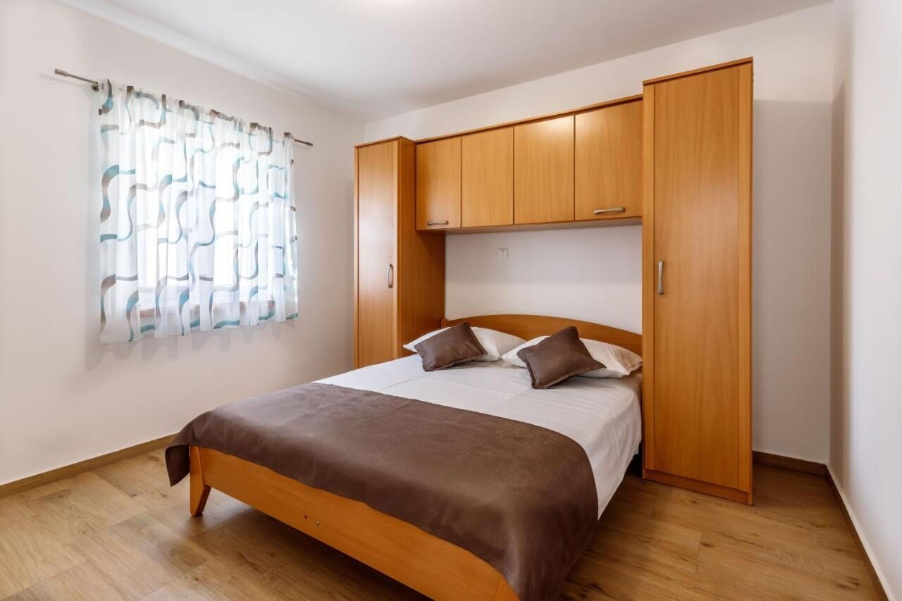 خزنة داخل الغرفة ومكواة/لوح كي وواي فاي مجانًا