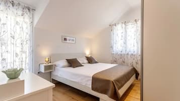 Coffres-forts dans les chambres, fer et planche Ă repasser