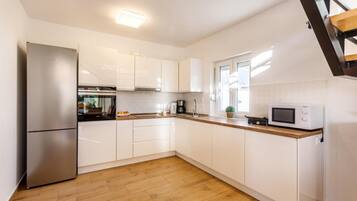 Casa | Cucina privata | Frigorifero, microonde, forno, piano cottura