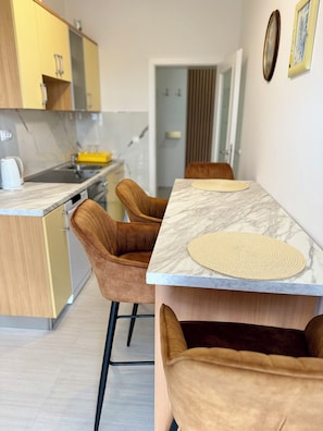 Apartment (A4) | Private kitchen | Fridge, stovetop, cookware/dishes/utensils, freezer - Apartments Erikas (Novalja)