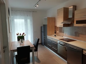Apartment (A2) | Private kitchen | Fridge, stovetop, cookware/dishes/utensils, freezer - Apartments Erikas (Novalja)