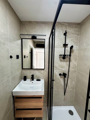 Apartment (A6) | Bathroom | Shower - Apartments Erikas (Novalja)
