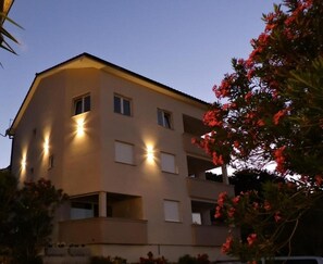 Building design - Apartments and Room Mario (Rab)