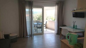 Căn hộ (A1) | Phòng khách