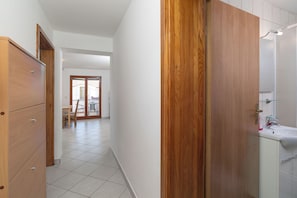 Apartemen (A1) | Lorong