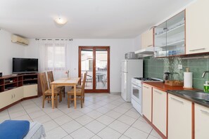 Apartment (A1) | Dining - Apartments Marijan (Pakostane)