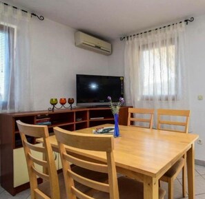Apartment (A1) | Dining - Apartments Marijan (Pakostane)