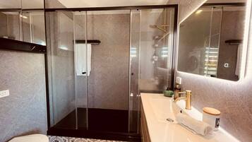 House, 1 Bedroom, Private Pool, City View | Bathroom