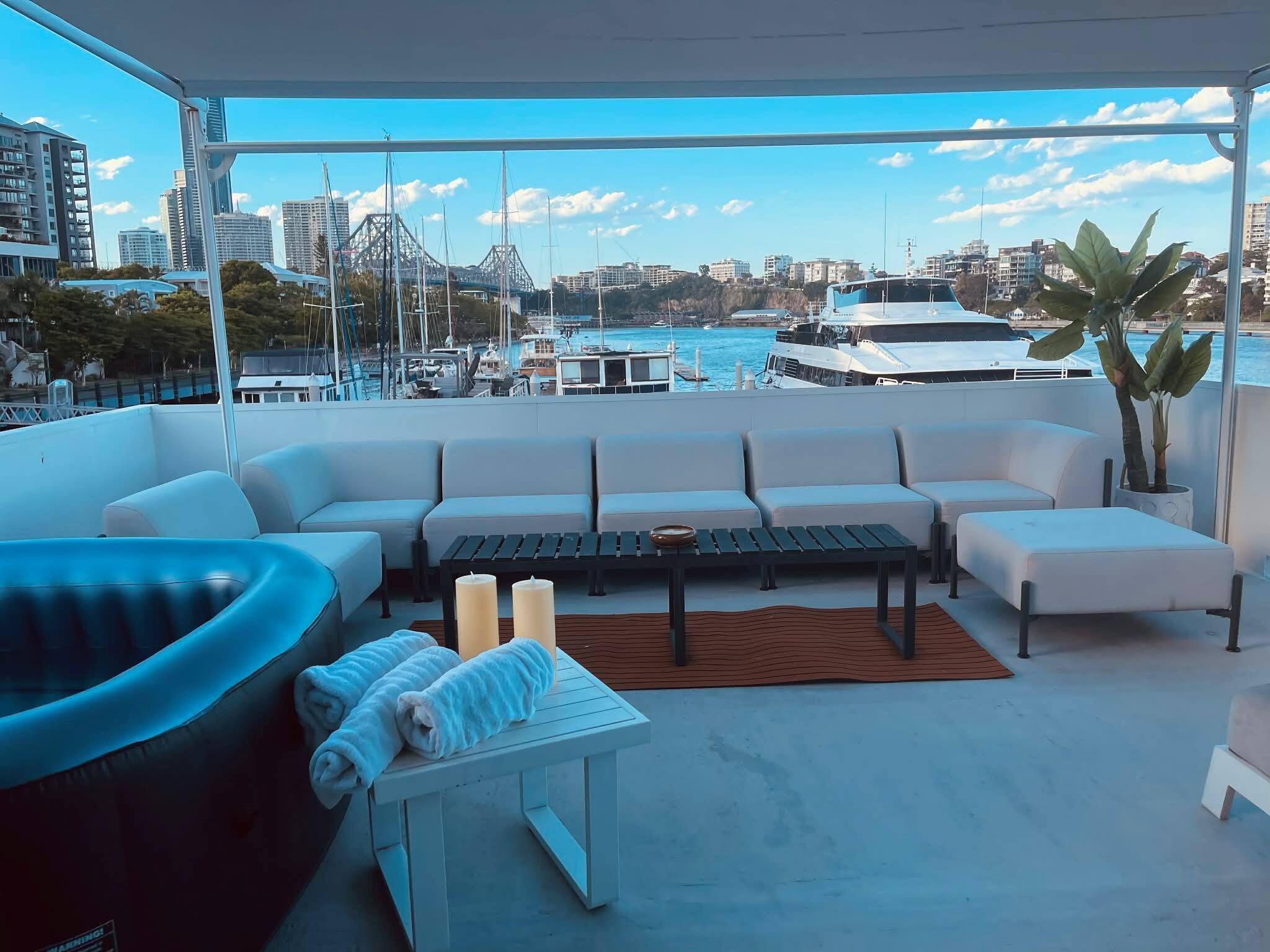 House, 1 Bedroom, Private Pool, City View | Lounge