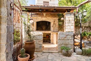 BBQ/picnic Area - House Peace (Kastela)