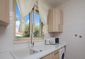 Studiolejlighed (A2) | Privat køkken | Køleskab, mikrobølgeovn, ovn, kogeplade