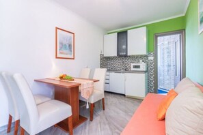 Apartment (A4) | Dapur peribadi | Peti sejuk, ketuhar gelombang mikro, dapur, pembancuh kopi espreso 