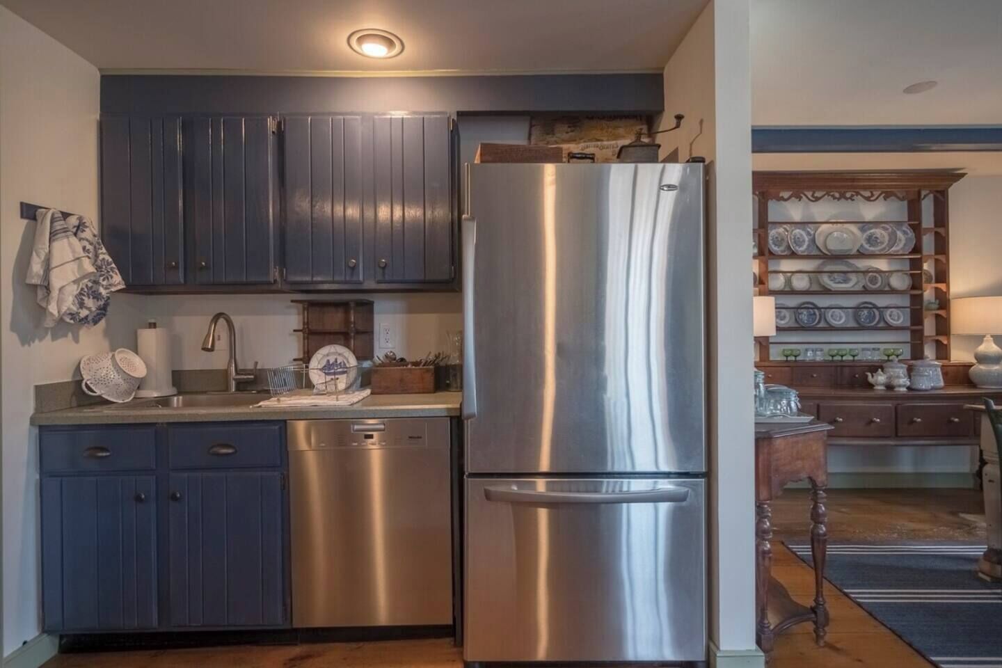 Fridge, microwave, dishwasher, coffee/tea maker