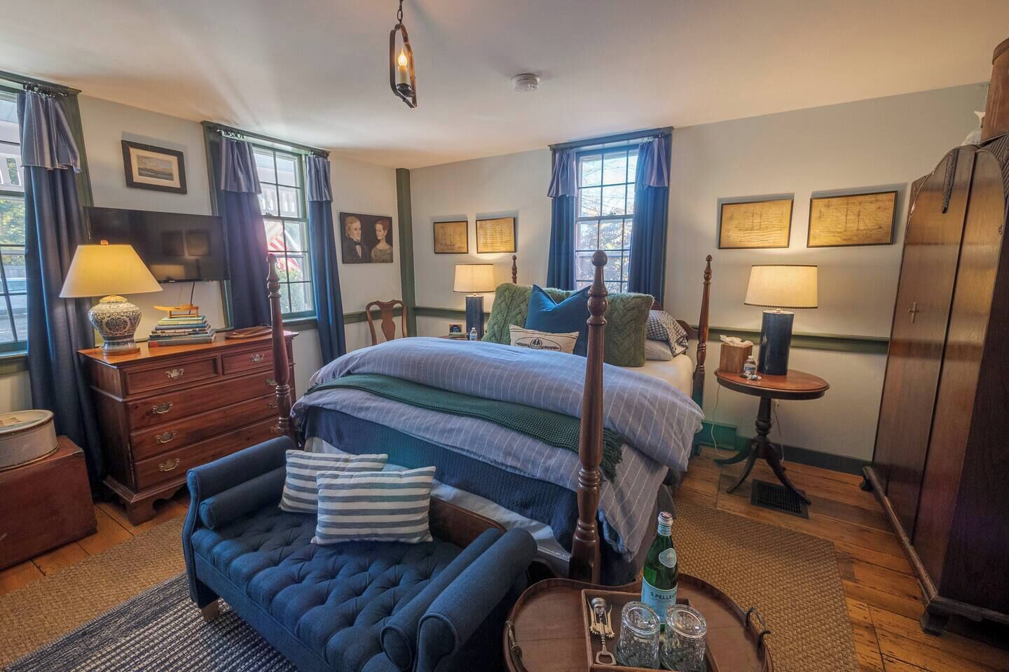 Planxa i posts de planxar, wifi gratuïta i roba de llit 