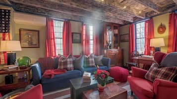 Televisor intel·ligent, llar de foc i oficines