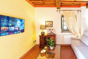 Living area - Executive apartment in Borgo di Matraia (Matraia)