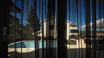 House | Outdoor pool