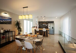 Hus | Privat køkken | Køleskab, ovn, kogeplade, opvaskemaskine