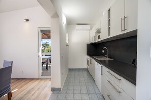 Apartment (A3) | Private kitchen - Apartment Baras (Nin)