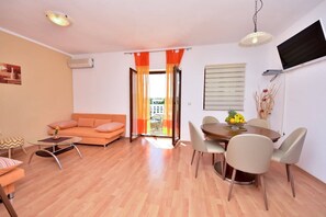 Apartment (A1) | Living room - Apartment Roko (Obrovac)