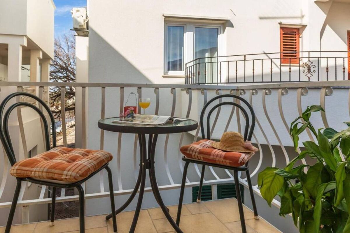 Room (S4) | Terrace/patio