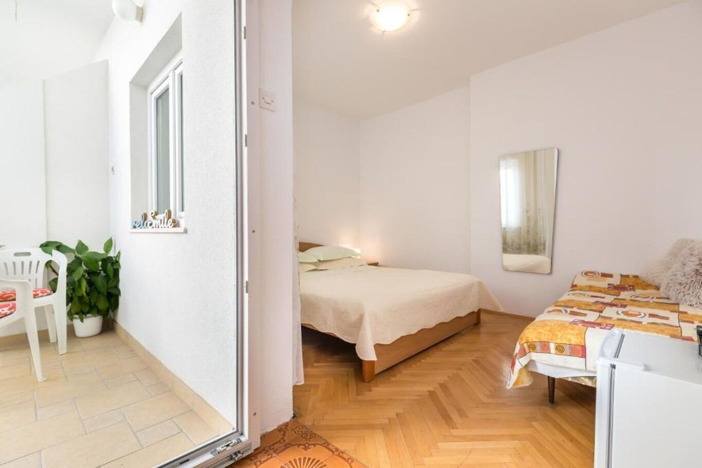 Room (S3) | Interior