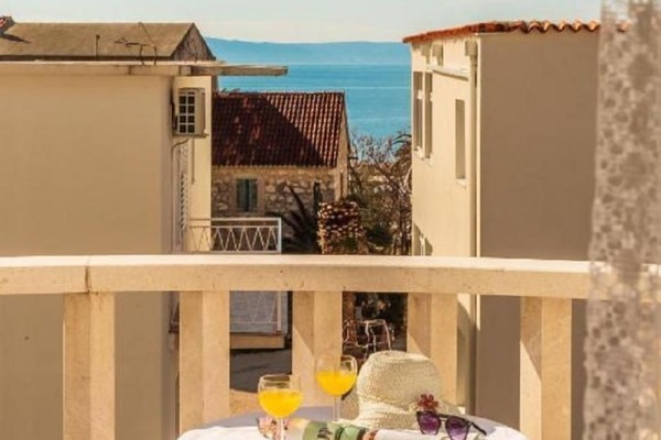 Room (S2) | Terrace/patio