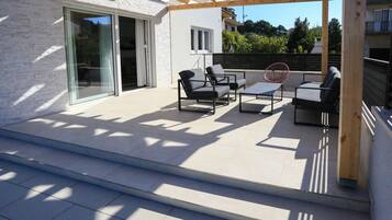 In-room safe, iron/ironing board, free WiFi