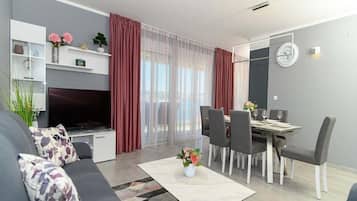 Apartment (A1) | Dining