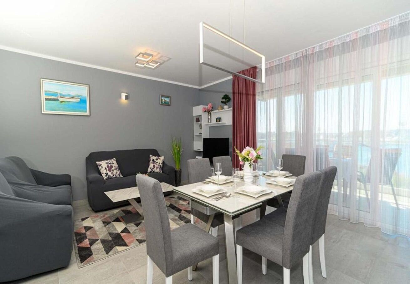 Apartment (A1) | Dining