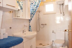 Apartment (A2) | Bathroom - Apartments Lucia (Supetar)