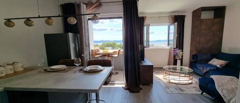Studio (A1) | Dining