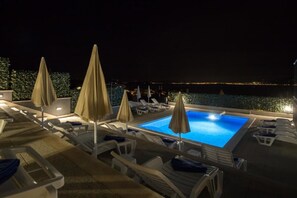 Outdoor pool, a heated pool - Apartments Ivan (Postira)