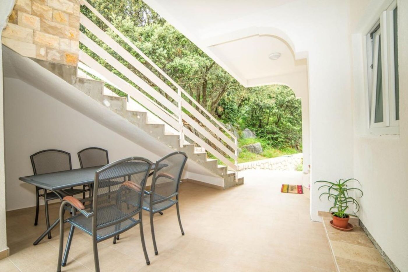 อพาร์ทเมนท์ (A1) | ลานระเบียง/นอกชาน