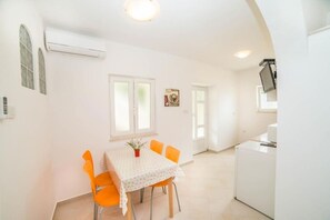 อพาร์ทเมนท์ (A1) | ร้านอาหาร