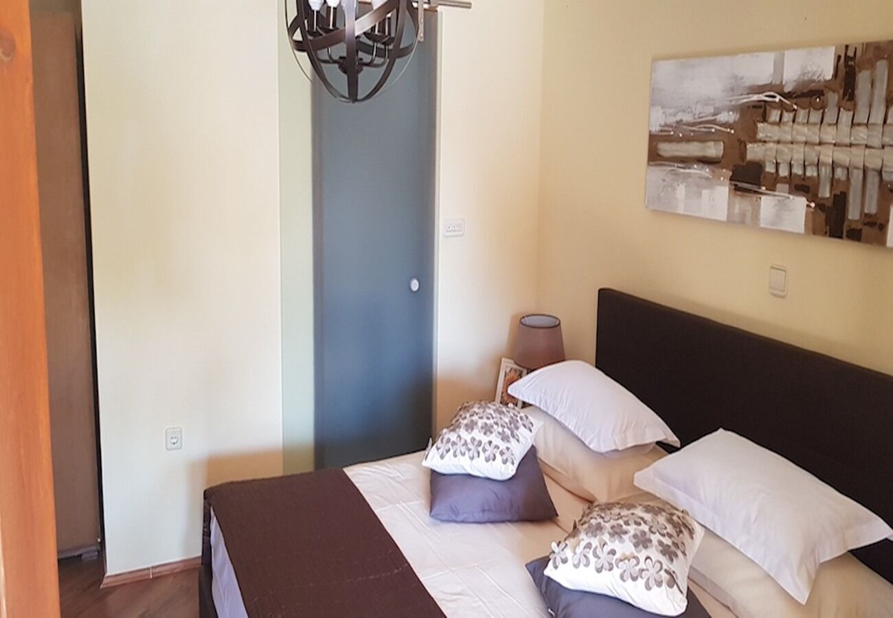 Iron/ironing board, free WiFi