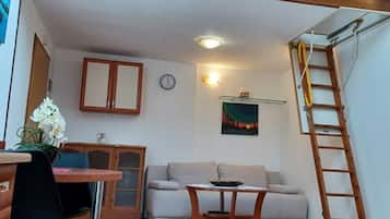 Studio (A1) | Interior