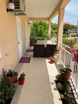 Apartment (A1) | Balkon
