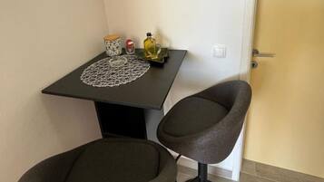 Huoneisto (A1) | Ruokailu