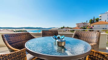 Apartment (A5) | Outdoor dining